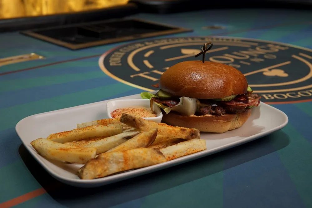 Cheese Burger / Crispy & Sweet Bacon Burger
